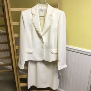 Tahari Arthur Levine Ivory jacket and skirt